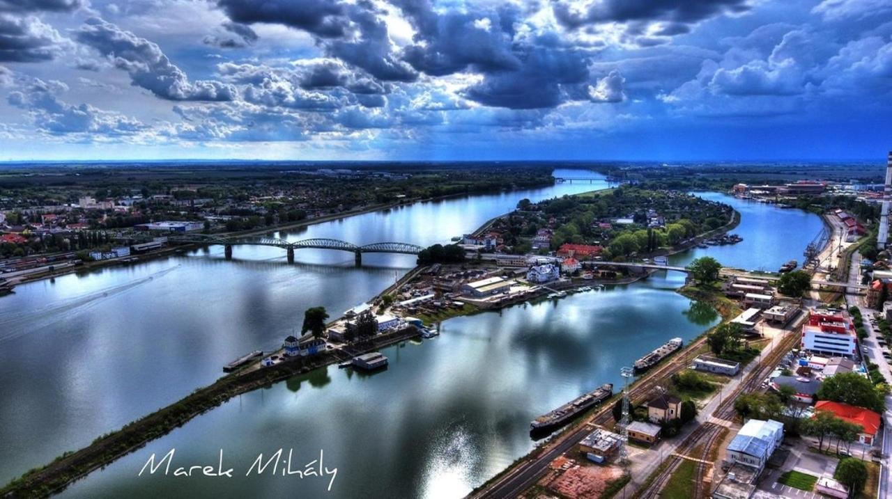 Amira Apartman Komárno Buitenkant foto